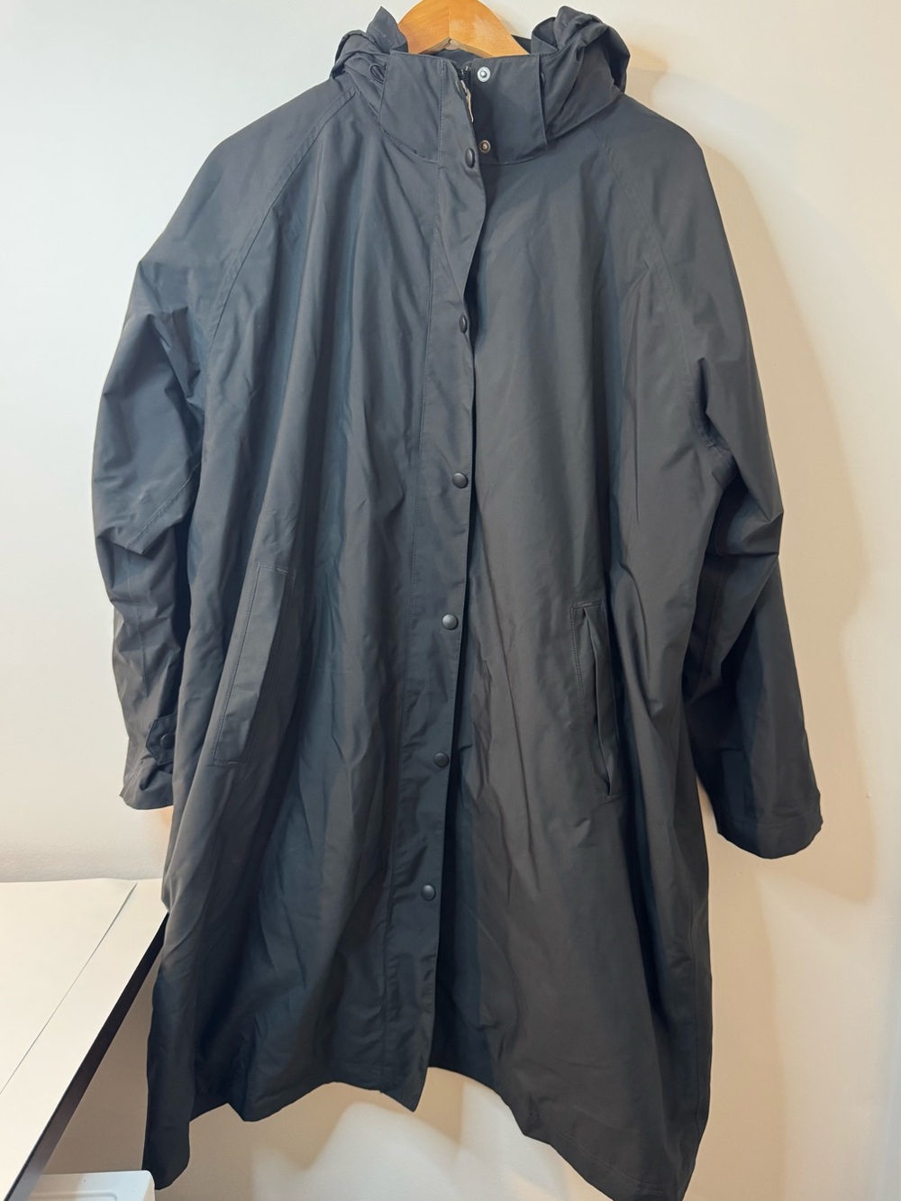 L.L. Bean Women's hooded lined rain Coat Black Size 2X